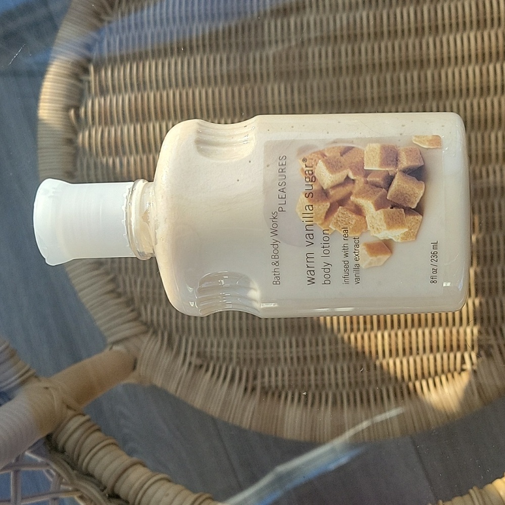 Bath & Body Works Warm Vanilla Sugar Body Lotion and Shower Gel 3 items - Picture 2 of 7